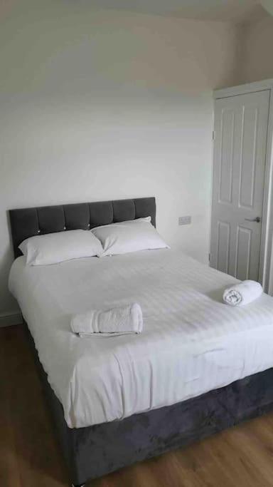 Catherine 5 Bedroom House Кру Экстерьер фото